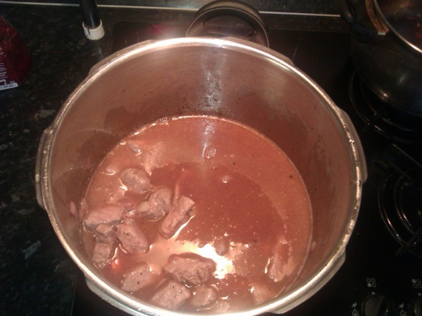 Ragú z diviaka s brusnicovou omáčkou - obrázok 3