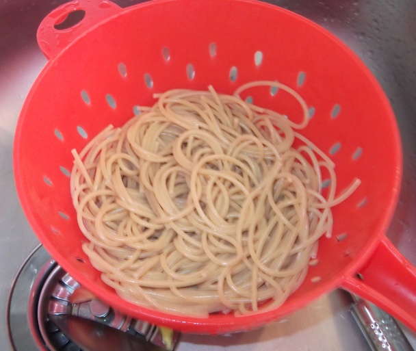 Celozrnné špagety s kuracím mäskom na smotane (fotorecept) - obrázok 6