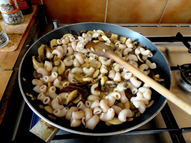 „Syrovo“-hubové cestoviny - vegan (fotorecept) - obrázok 6