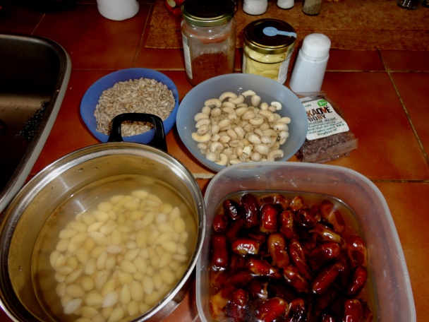 Raw orechovo-kakaový koláčik (fotorecept) - obrázok 1