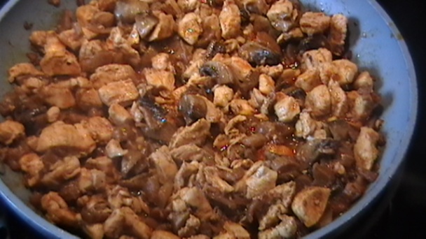 Vežičky s mäsovo-šampiónovou omáčkou (fotorecept) - obrázok 4