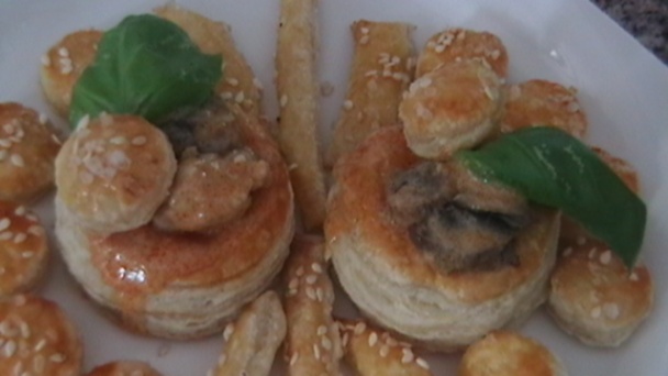 Vežičky s mäsovo-šampiónovou omáčkou (fotorecept) - obrázok 8