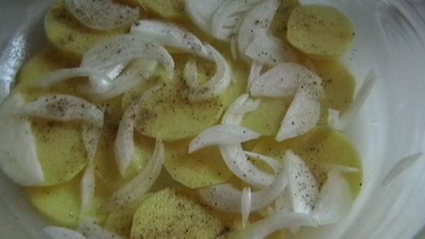 Steaky z panenky, gratinované zemiaky a hubová omáčka (fotorecept) - obrázok 2