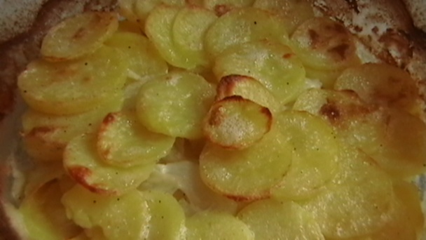 Steaky z panenky, gratinované zemiaky a hubová omáčka (fotorecept) - obrázok 3