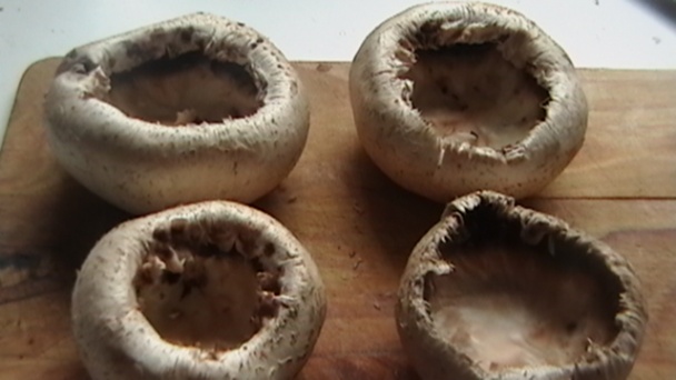 Plnené šampiňóny na slovenský spôsob (fotorecept) - obrázok 1