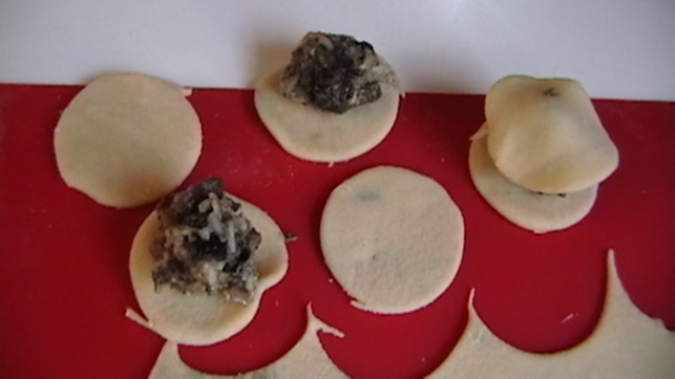 Bazalkové ravioly plnené syrom a šampiňónmi (fotorecept) - obrázok 6