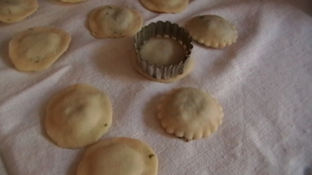 Bazalkové ravioly plnené syrom a šampiňónmi (fotorecept) - obrázok 7