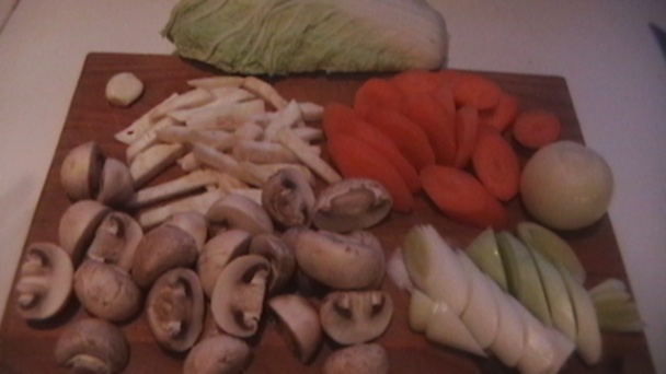 Čínska kapusta s kuracím mäsom a rezancami v jednom hrnci (fotorecept) - obrázok 1