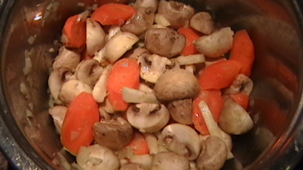 Čínska kapusta s kuracím mäsom a rezancami v jednom hrnci (fotorecept) - obrázok 3