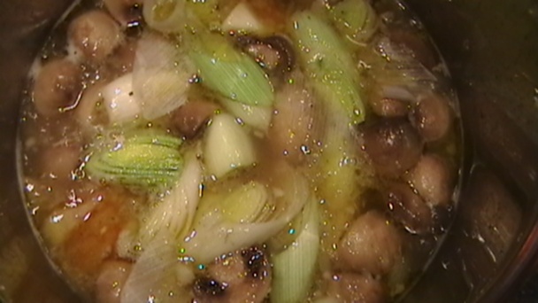 Čínska kapusta s kuracím mäsom a rezancami v jednom hrnci (fotorecept) - obrázok 4