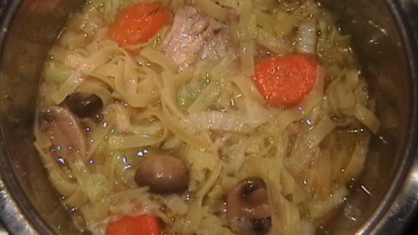 Čínska kapusta s kuracím mäsom a rezancami v jednom hrnci (fotorecept) - obrázok 5