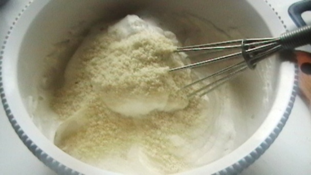 Bezé roláda s tvarohovou šľahačkou (fotorecept) - obrázok 2