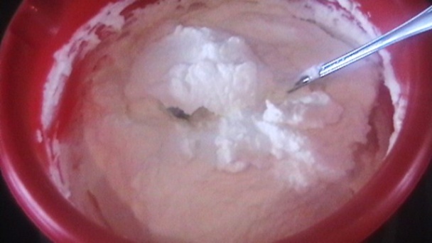 Bezé roláda s tvarohovou šľahačkou (fotorecept) - obrázok 5