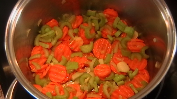 Polievka zo stonkového zeleru, mrkvy a ovsených vločiek (fotorecept) - obrázok 1