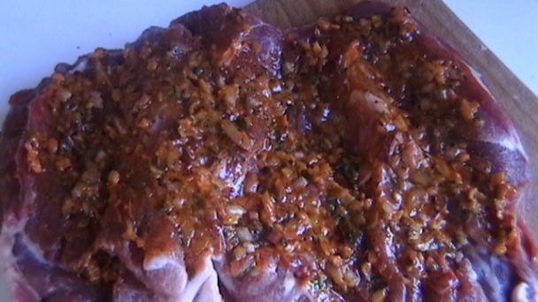 Krkovička s cibuľovým pestom a grilovanou zeleninou (fotorecept) - obrázok 1