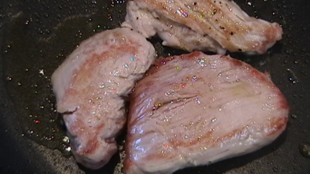 Šopský šalát s grilovanou panenkou, polníčkom a rukolou (fotorecept) - obrázok 2