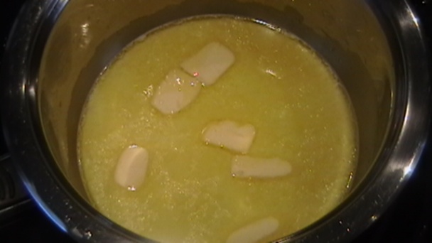 Pusinky s krémom bourbon vanilka, gaštanovým pyré a šľahačkou (fotorecept) - obrázok 1