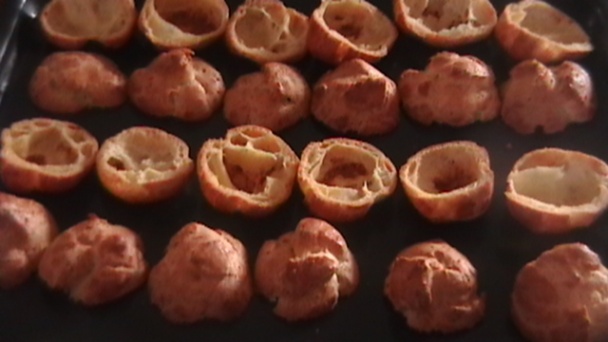 Pusinky s krémom bourbon vanilka, gaštanovým pyré a šľahačkou (fotorecept) - obrázok 6