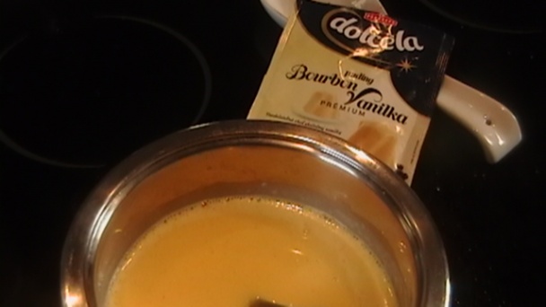 Pusinky s krémom bourbon vanilka, gaštanovým pyré a šľahačkou (fotorecept) - obrázok 7