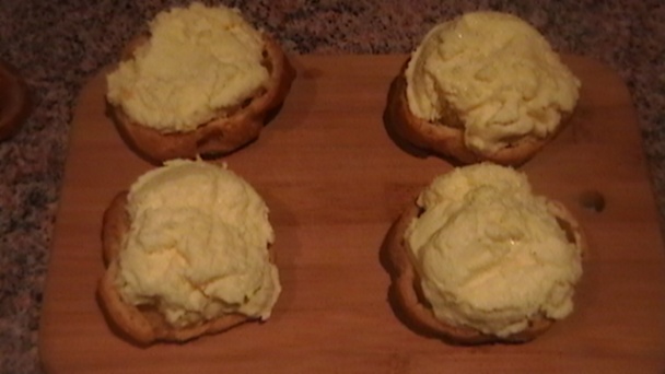 Pusinky s krémom bourbon vanilka, gaštanovým pyré a šľahačkou (fotorecept) - obrázok 8