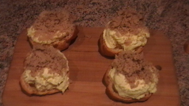 Pusinky s krémom bourbon vanilka, gaštanovým pyré a šľahačkou (fotorecept) - obrázok 9