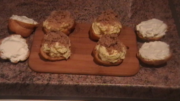 Pusinky s krémom bourbon vanilka, gaštanovým pyré a šľahačkou (fotorecept) - obrázok 10