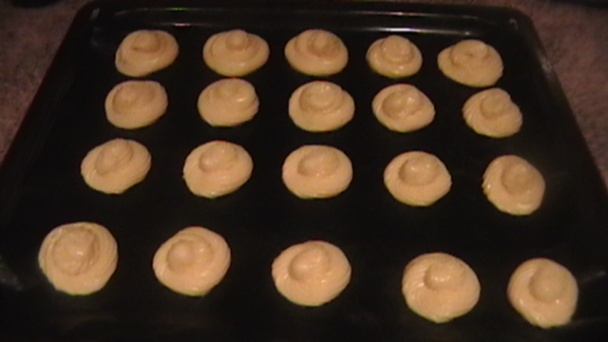 Pyramída z profiteroles s chrenovým krémom (fotorecept) - obrázok 3