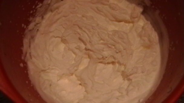 Pyramída z profiteroles s chrenovým krémom (fotorecept) - obrázok 6