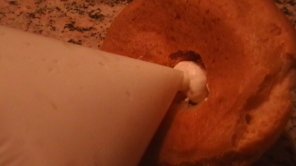 Pyramída z profiteroles s chrenovým krémom (fotorecept) - obrázok 7