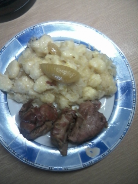 Konfitované bravčové pliecko s kapustovými knedličkami (fotorecept) - obrázok 9