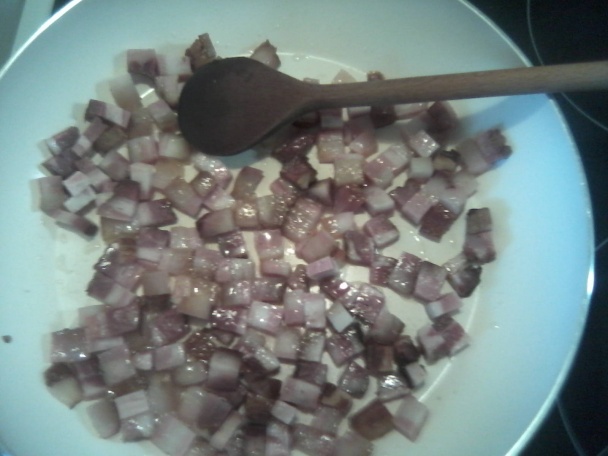 Cibuľovo-slaninové slimáky z kysnutého cesta (fotorecept). - obrázok 3