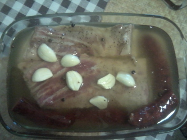 Seriál na pokračovanie - diel VI. Konfitovaný paprikový bôčik plnený klobásou (fotorecept) - obrázok 3