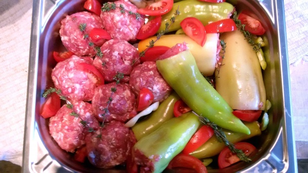 Plnená paprika s kysnutou knedľou a pečené slivkové buchty - obrázok 1