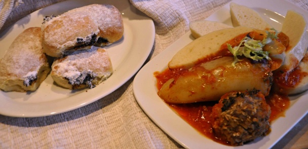 Plnená paprika s kysnutou knedľou a pečené slivkové buchty - obrázok 3