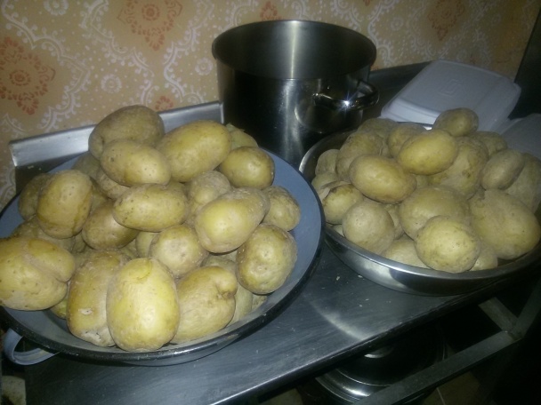 Vianočná večera - kapustnica, vyprážaná ryba a zemiakový šalát - obrázok 3