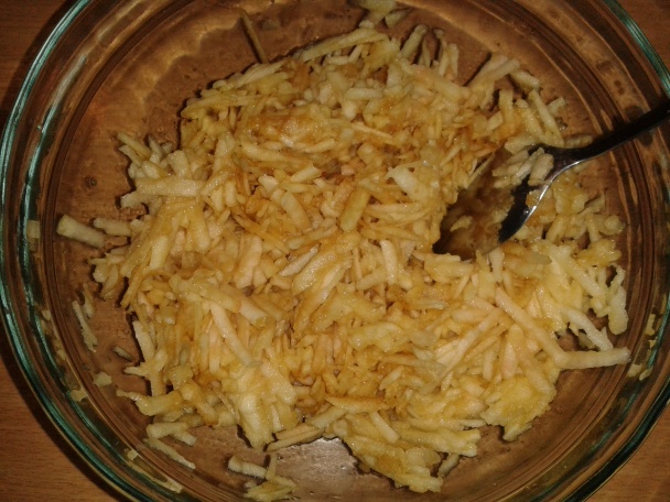 Hrnčekový jablkovo-pudingový koláč s posýpkou (fotorecept) - obrázok 2