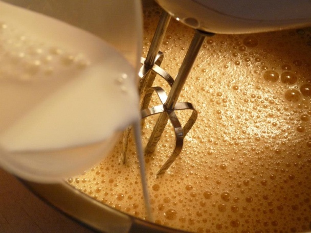 Kakaový koláč s jablkami (fotorecept) - obrázok 1