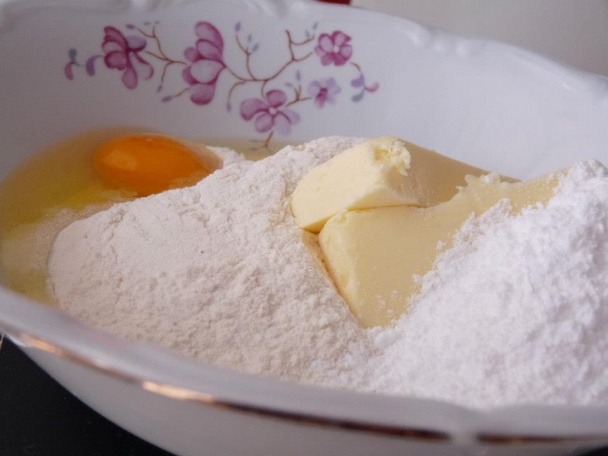 Maslový koláč s ríbezľovým džemom (fotorecept) - obrázok 1