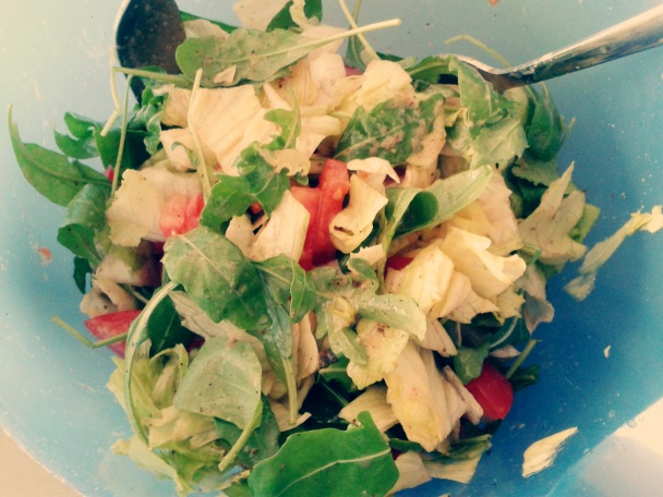 Mozzarella pečená v slanine na šalátiku so zálievkou vinaigrette - obrázok 2