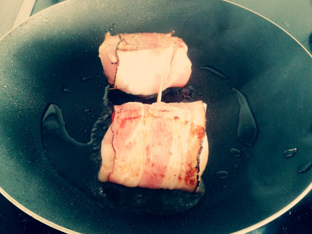 Mozzarella pečená v slanine na šalátiku so zálievkou vinaigrette - obrázok 4