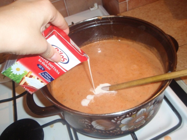 Gazdovska rajčinová omáčka s knedlou - obrázok 6