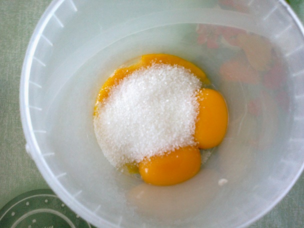 Domáca zmrzlina s bielou čokoládou a višňami (fotorecept) - obrázok 1