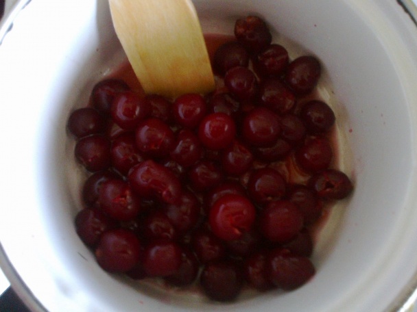 Domáca zmrzlina s bielou čokoládou a višňami (fotorecept) - obrázok 6