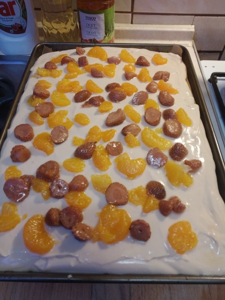 Karamelovo-kokosové rezy s ovocím (fotorecept) - obrázok 1