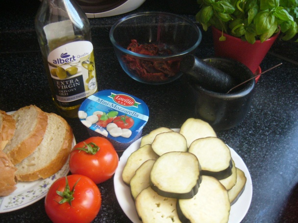Grilovaný baklažán a paradajka na hrianke (fotorecept) - obrázok 1