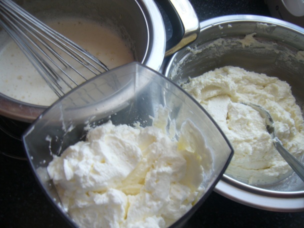 Tvarohová torta so šľahačkou (fotorecept) - obrázok 4