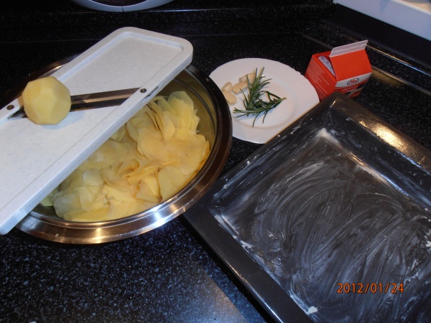 Gratinované zemiaky s cesnakom (fotorecept) - obrázok 1