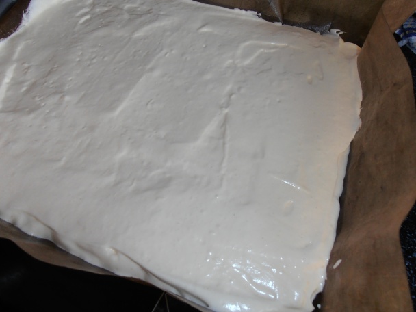 Čučoriedkovo-tvarohové rezy so šľahačkou - obrázok 3