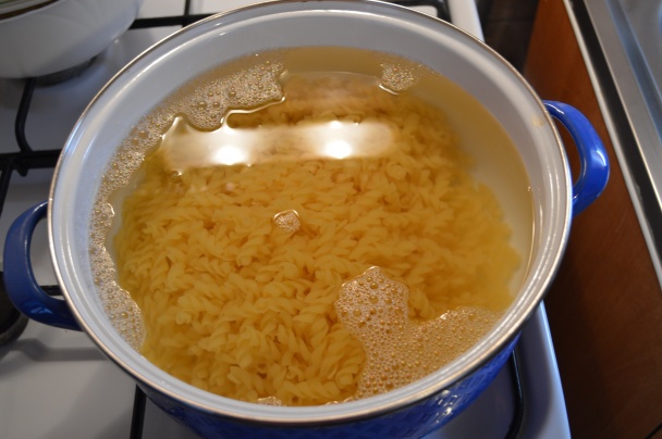 Jednoduché zapekané cestoviny s brokolicou a kuracím mäsom - obrázok 1