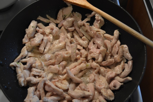 Jednoduché zapekané cestoviny s brokolicou a kuracím mäsom - obrázok 4